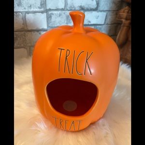 Rae Dunn TRICK TREAT    pumpkin Candy holder